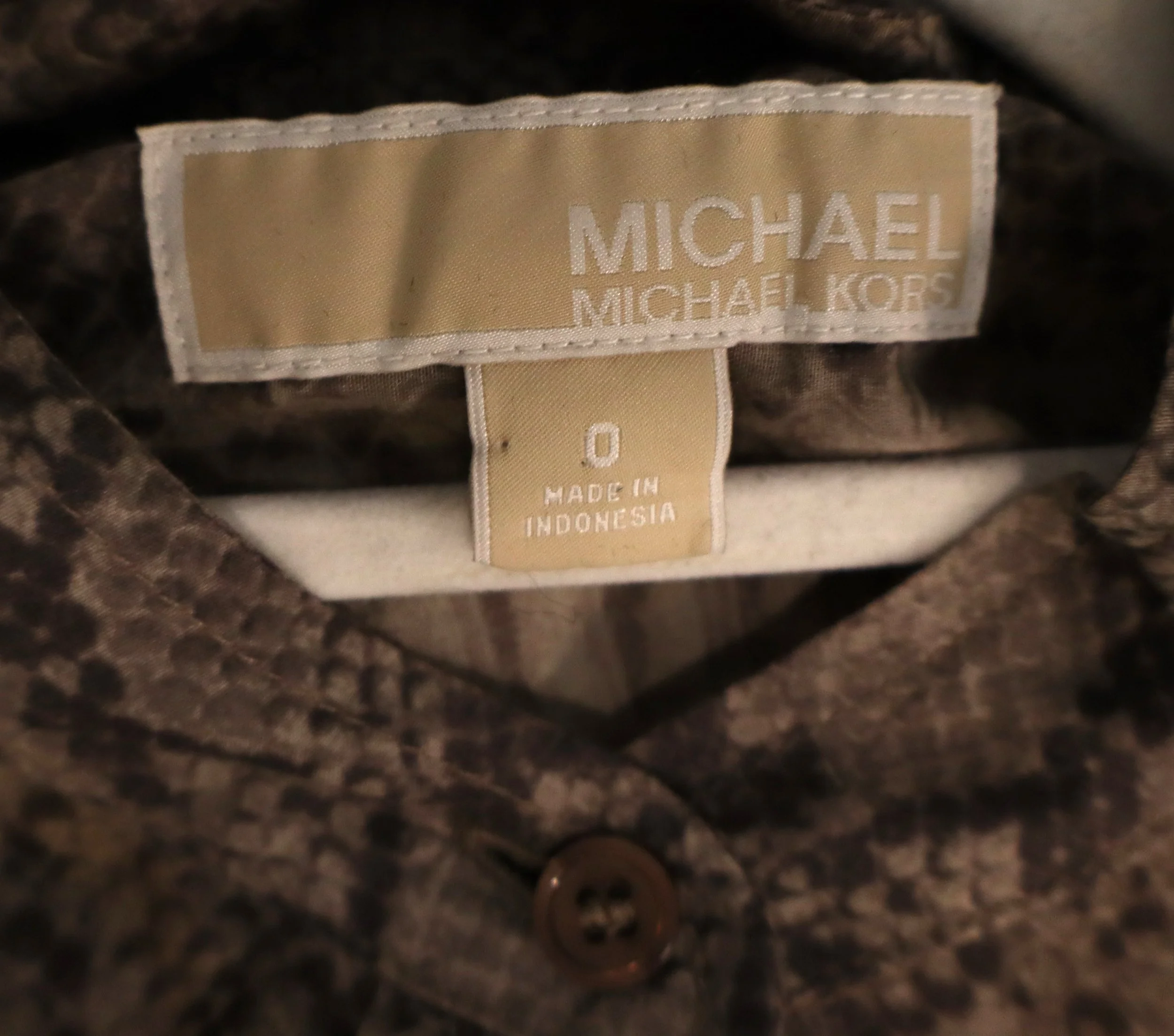 Michael Kors - Chic Snakeskin Print Blouse - Size 0 - Image 2
