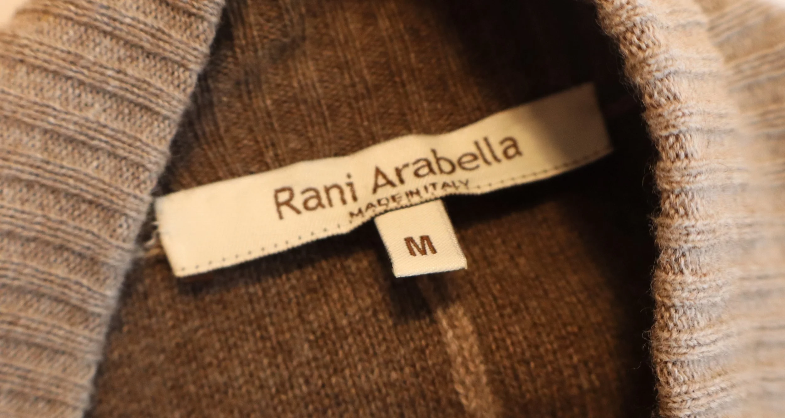 Rani Arabella - Elegant Taupe Cashmere Cape Size M - Image 3