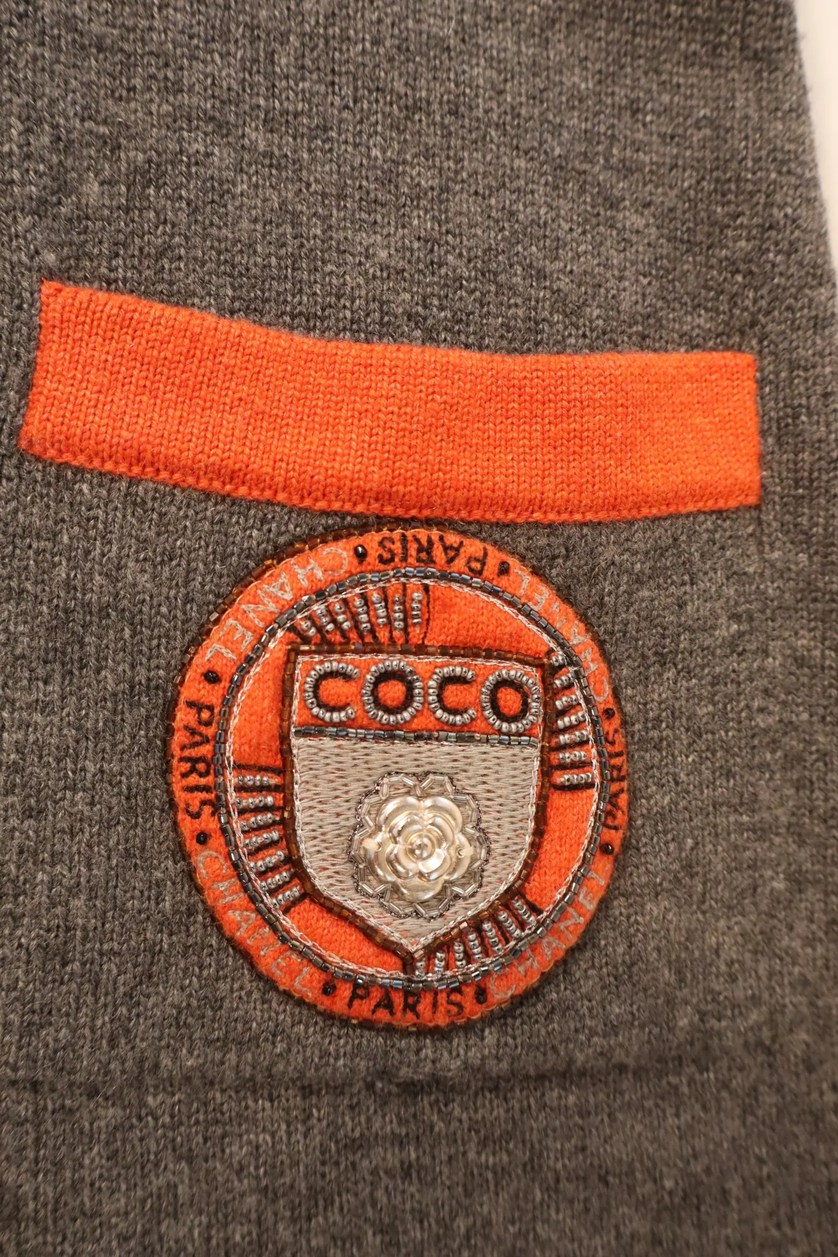 Chanel - Chic Gray Dress with Orange Accents Size 34 - Image 3