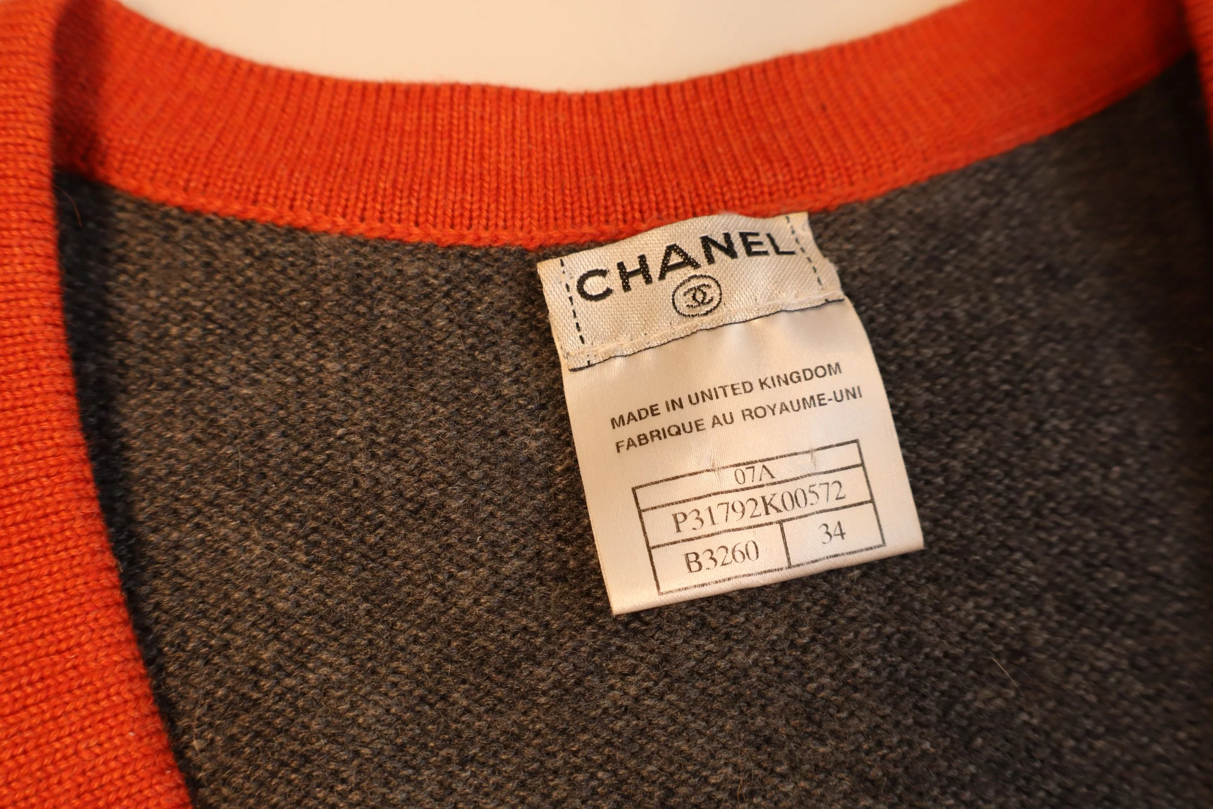 Chanel - Chic Gray Dress with Orange Accents Size 34 - Image 4