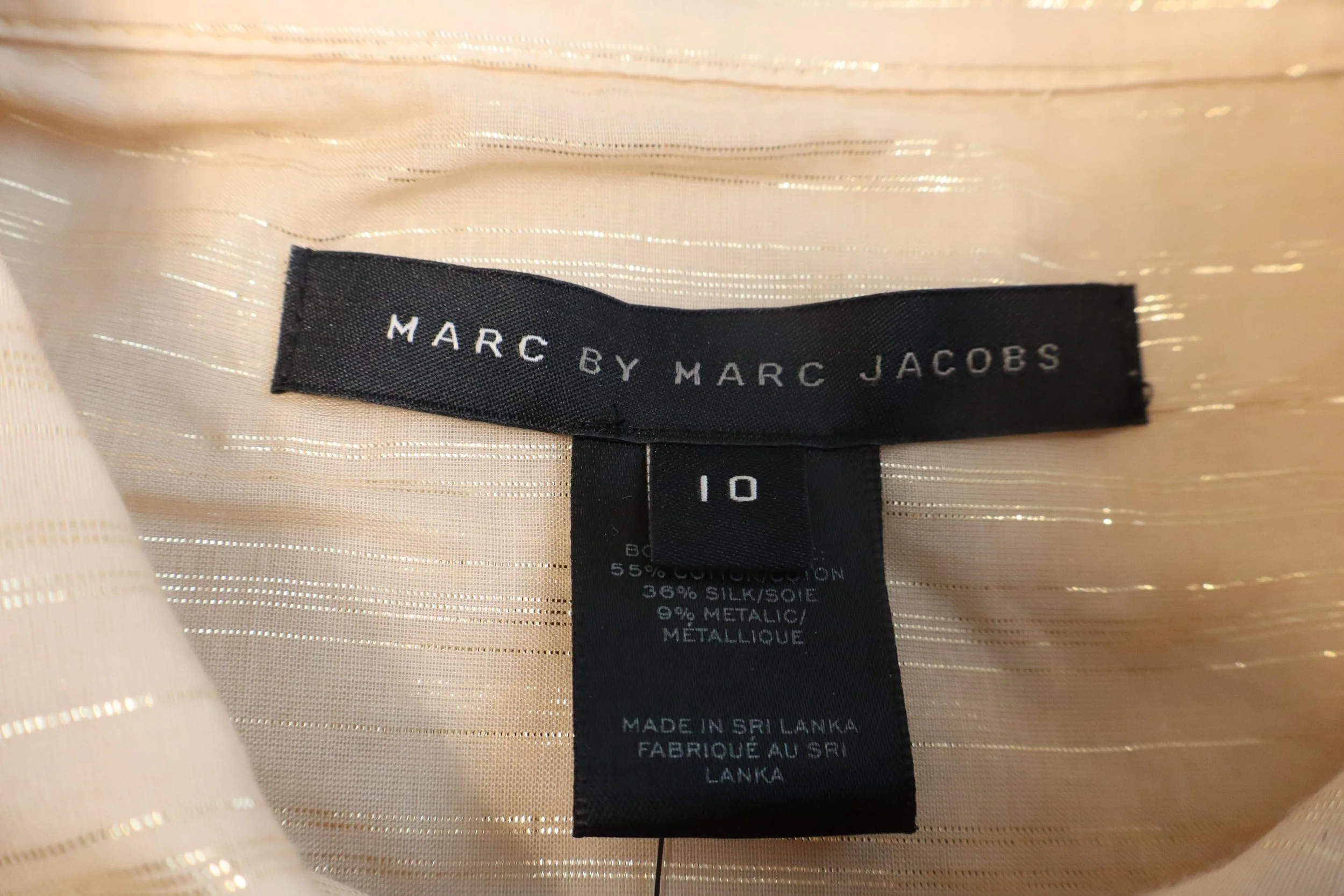 Marc Jacobs - Elegant Sheen Button-Up Blouse Size 10 - Image 4