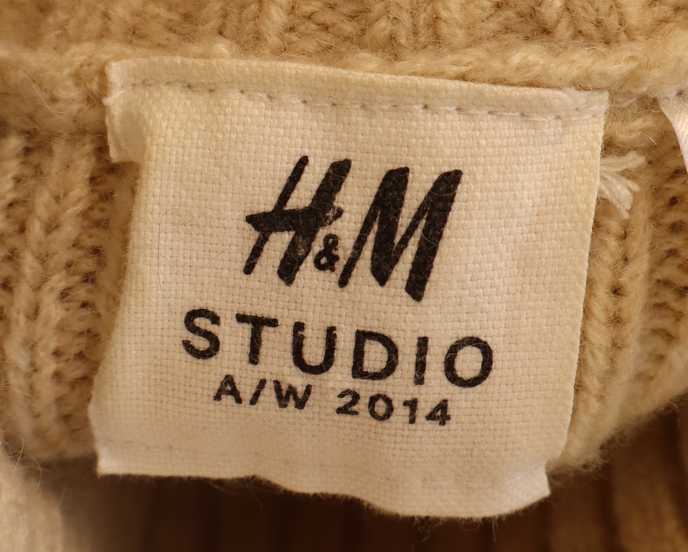 H&M - Cozy Beige Turtleneck Sweater Size M - Image 3