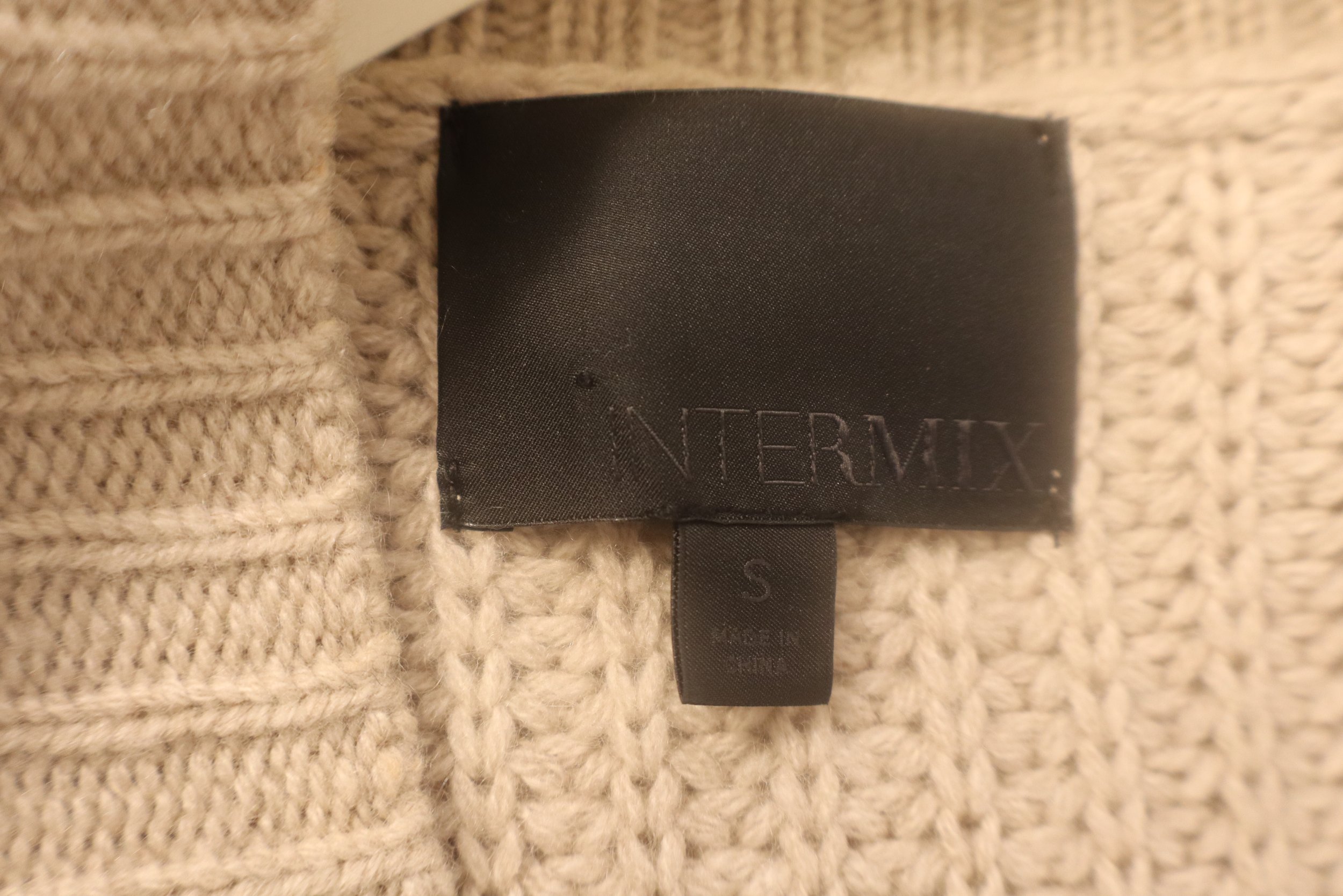 Intermix - Chic V-Neck Knit Sweater Vest Size S - Image 3